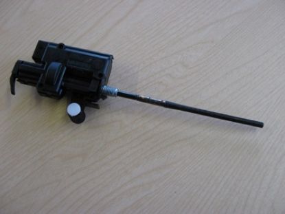 YAKIT DEPO KAPAĞI KİLİT MOTORU 8200312600 CLIO-III MODUS resmi