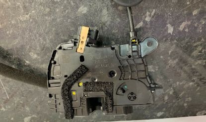 KAPI KİLİDİ ARKA SOL ELEKTRİKLİ 805037619R CAPTUR 825019254R resmi